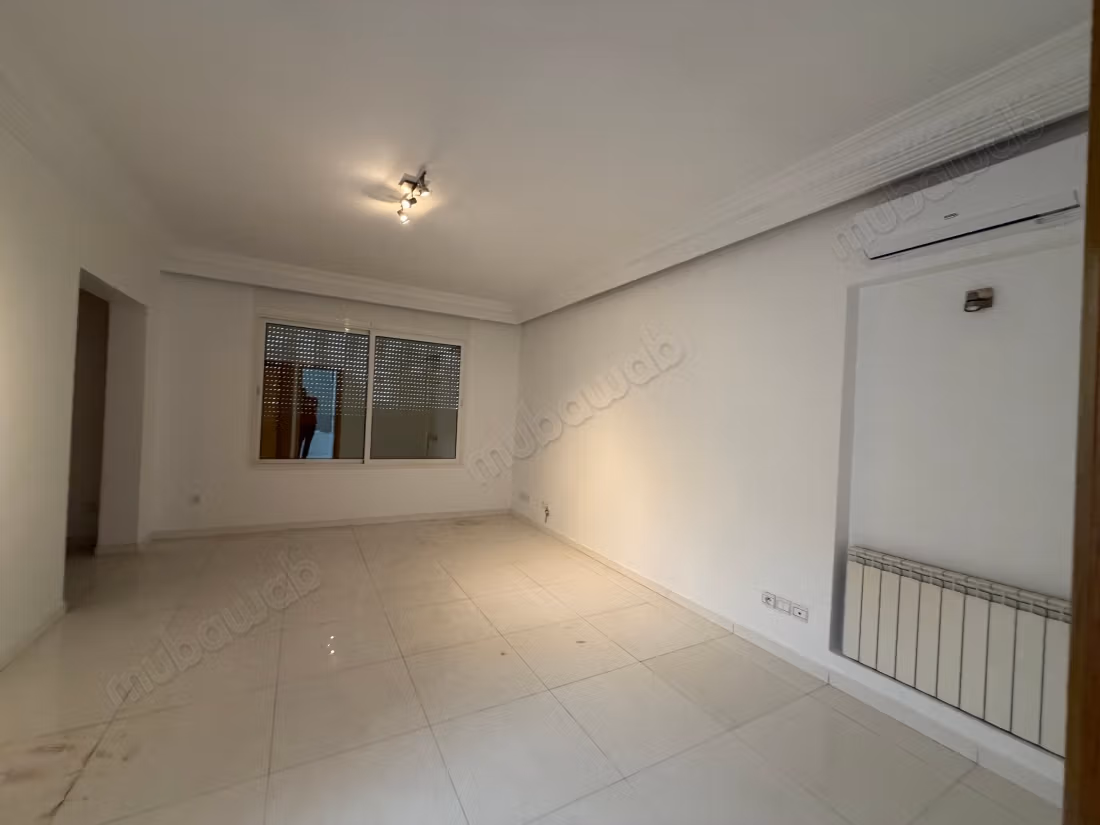 Triplex in affitto ad Anfa. 6 stanze. Giardino e garage