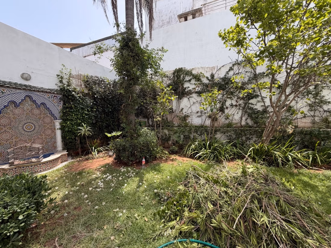Triplex in affitto ad Anfa. 6 stanze. Giardino e garage