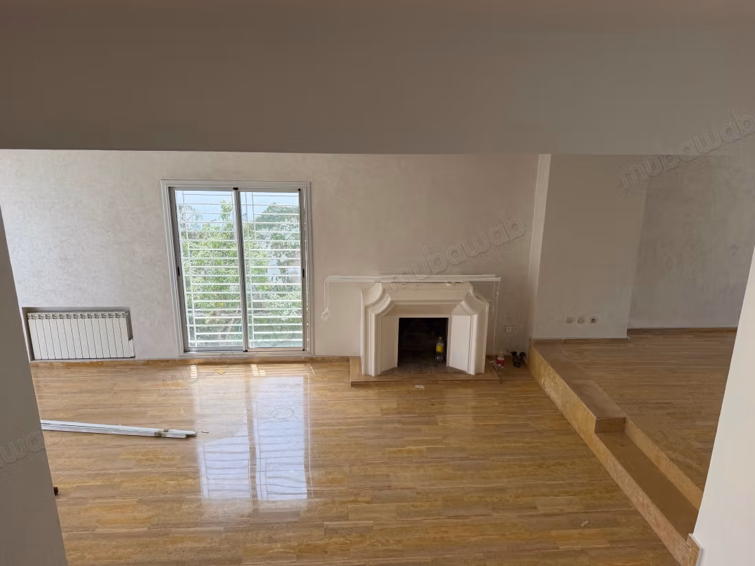 Triplex in affitto ad Anfa. 6 stanze. Giardino e garage