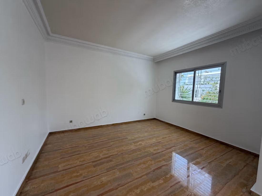 Triplex in affitto ad Anfa. 6 stanze. Giardino e garage