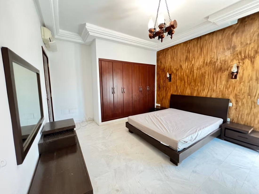 A vendre: Appartement en S2 à la zone de Miramar