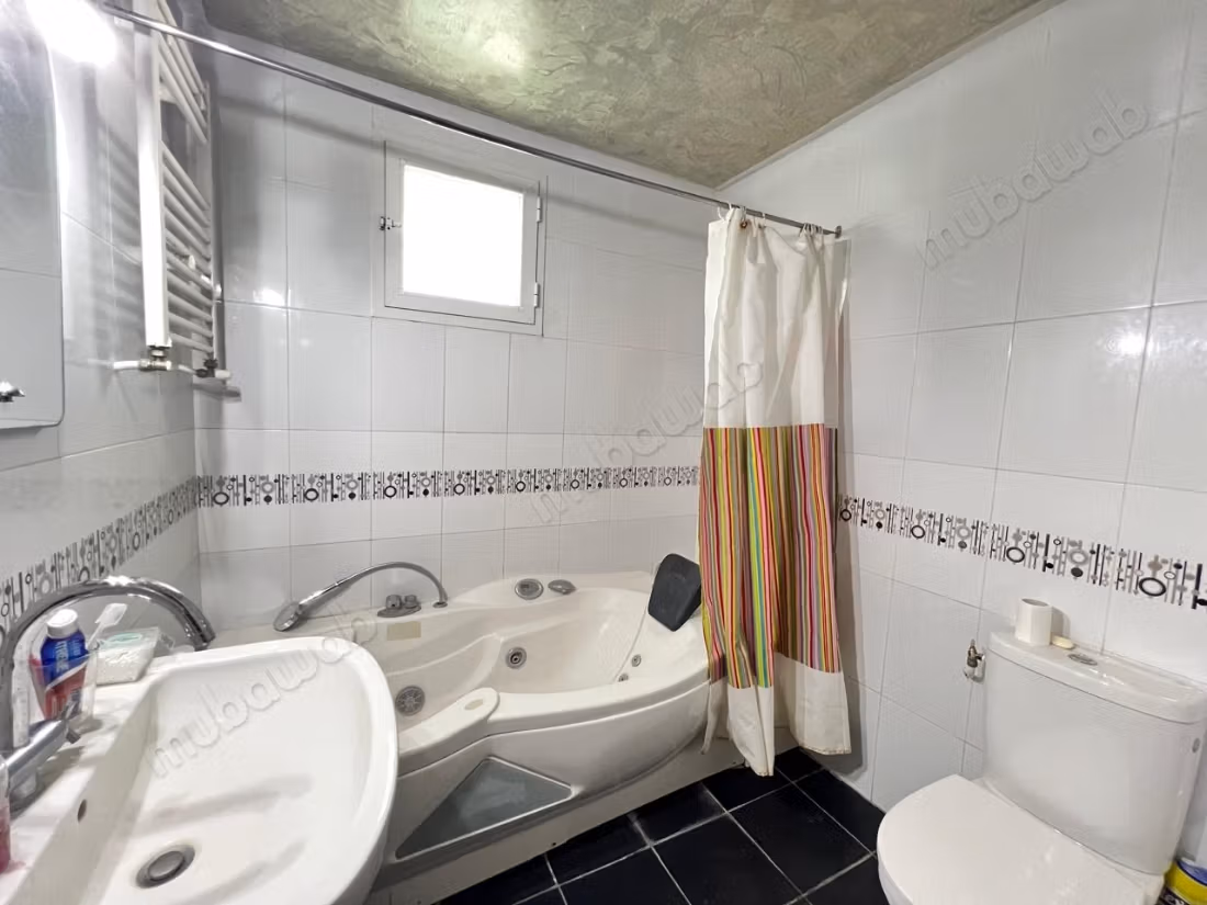 A vendre: Appartement en S2 à la zone de Miramar