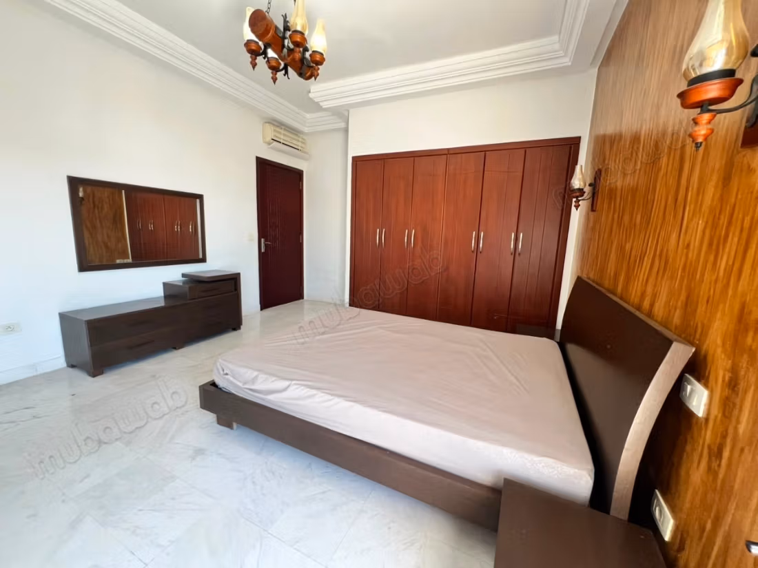 A vendre: Appartement en S2 à la zone de Miramar