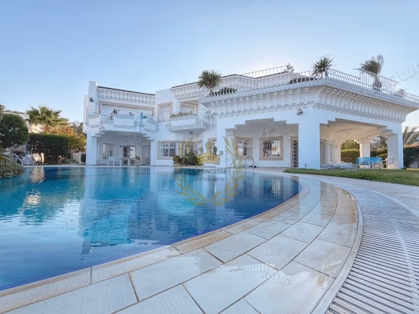Villa di Prestigio a piedi nell'acqua Marsa Cube
