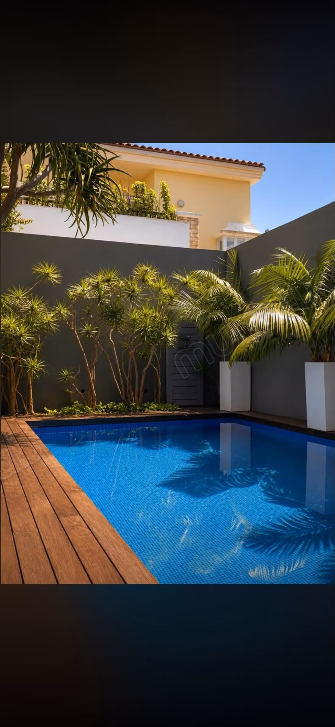 Luxe villa te koop in Dar Bouazza. Oppervlakte van 600 m². Gemeubileerd