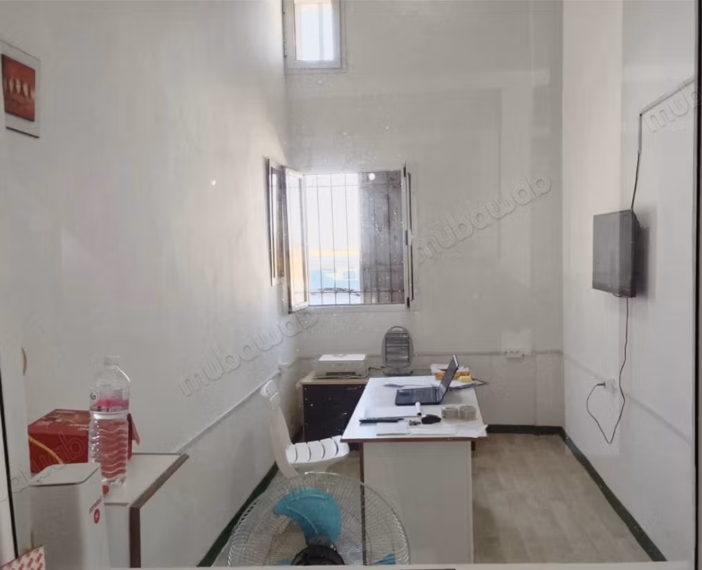 À louer 300 m²: dépôt – atelier – stockage. Kalaat el andalous. Tél: 92143539: local entièrement rénové