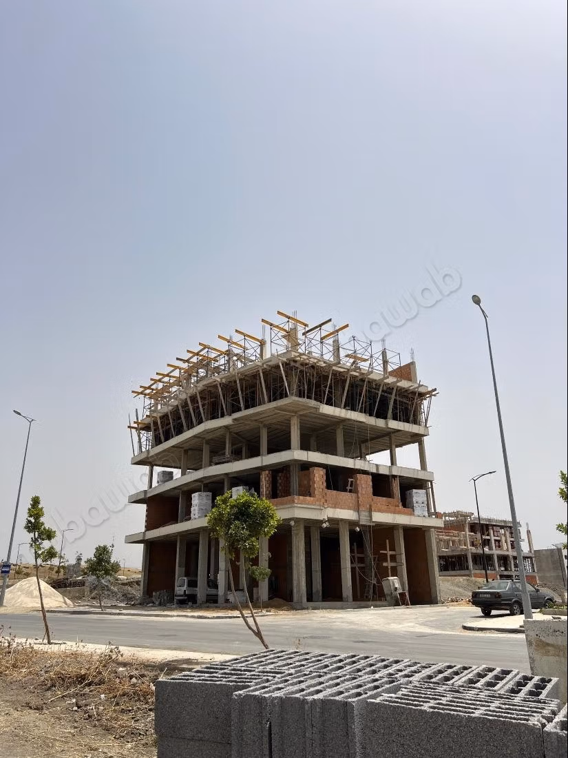 Terrain R4 horizon Route Rabat tanger 287m