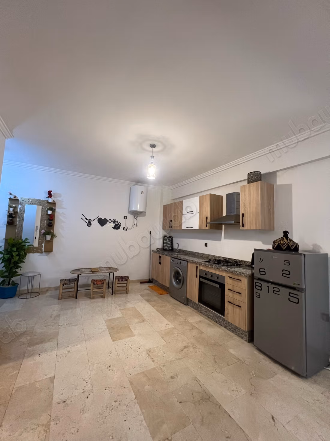 Bel appartement à vendre à Guéliz. 
1 belle chambre. 
Bien meublé — 2