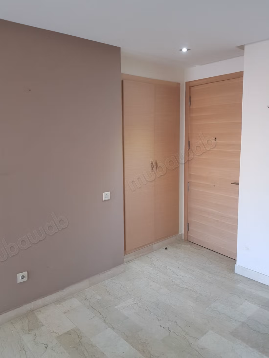 Appartamento in affitto a Bourgogne Ouest. Superficie di 54 m². Posti auto e terrazza