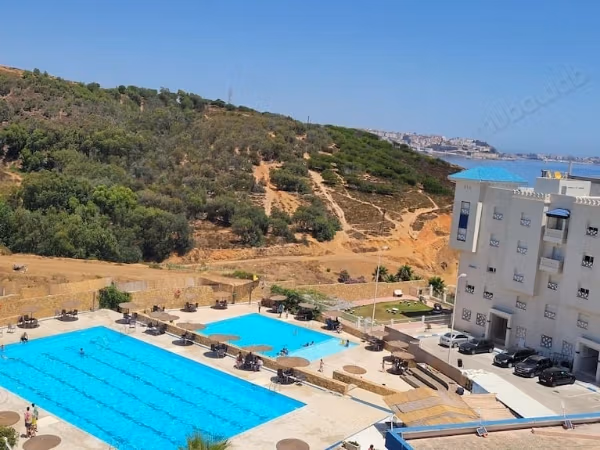 Appt vue sur piscine