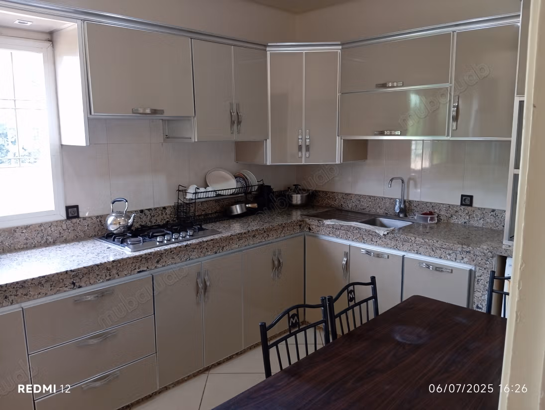 Appartement de vacances à louer à Bir Rami Est.
Surface de 100 m².
Nombre minimum de nuitées 3