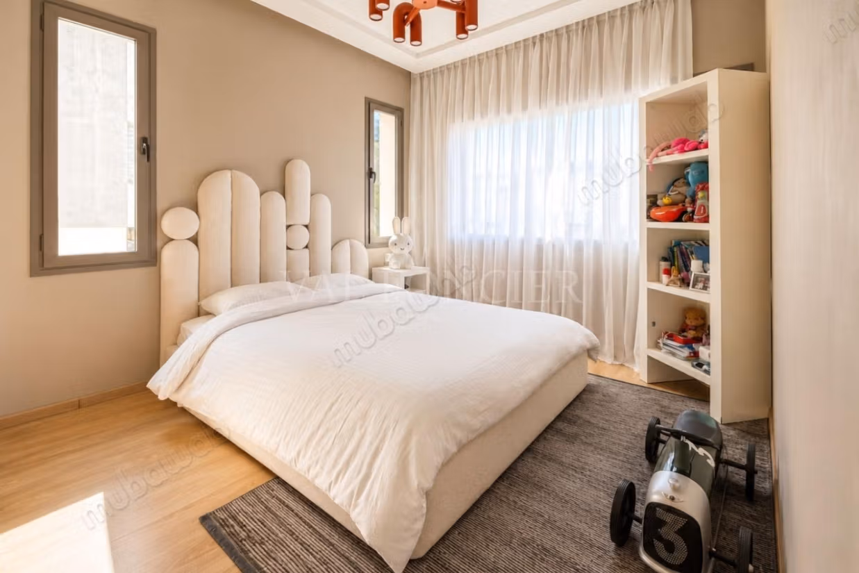 Vente Superbe Villa 4Chambres avec Piscine et Rooftop, Bouskoura