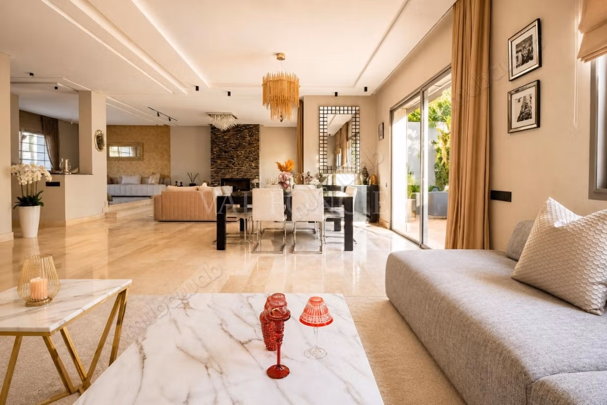 Vente Superbe Villa 4Chambres avec Piscine et Rooftop, Bouskoura