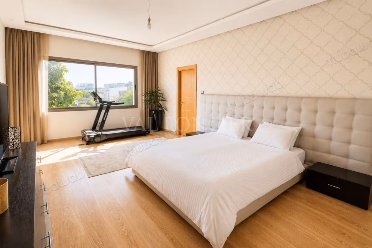 Vente Superbe Villa 4Chambres avec Piscine et Rooftop, Bouskoura