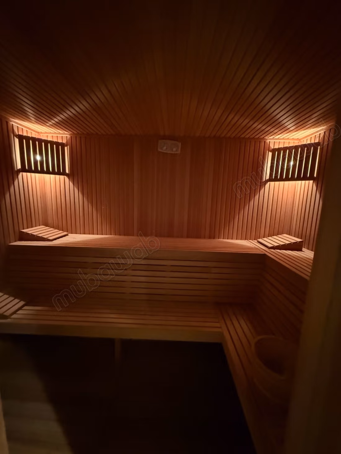 Villa de luxe à louer à Anfa Supérieur. 
Surface totale 1330 m². 
Bien meublé