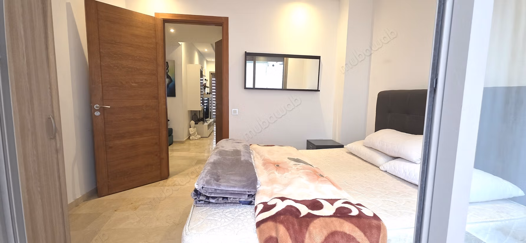 Gemeubileerde studio van 67m2 2e verdieping groot terras Maarif