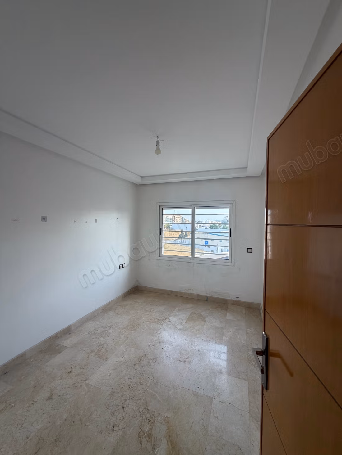 Apartamento en alquiler en Braniss 2. Área total 85 m². Puerta resistente, residencia asegurada.