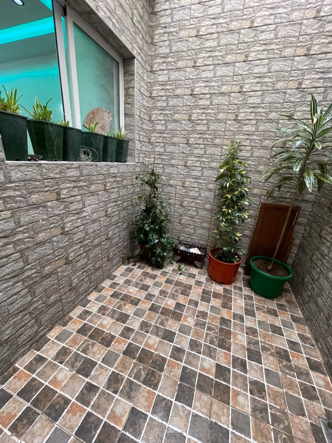 Appartamenti in affitto nel quartiere Mohammed. 2 belle camere. Parcheggio e giardino