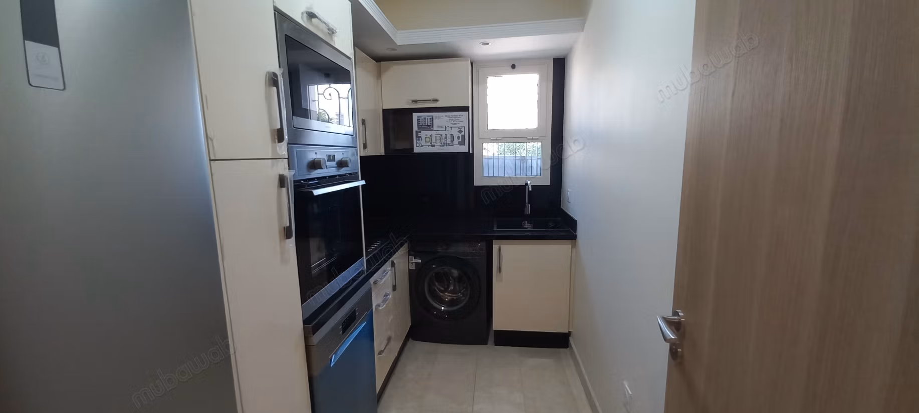 Appartement en vente à Oasis. Surface totale 62 m² 17m² garage et Box. Four micro ondes