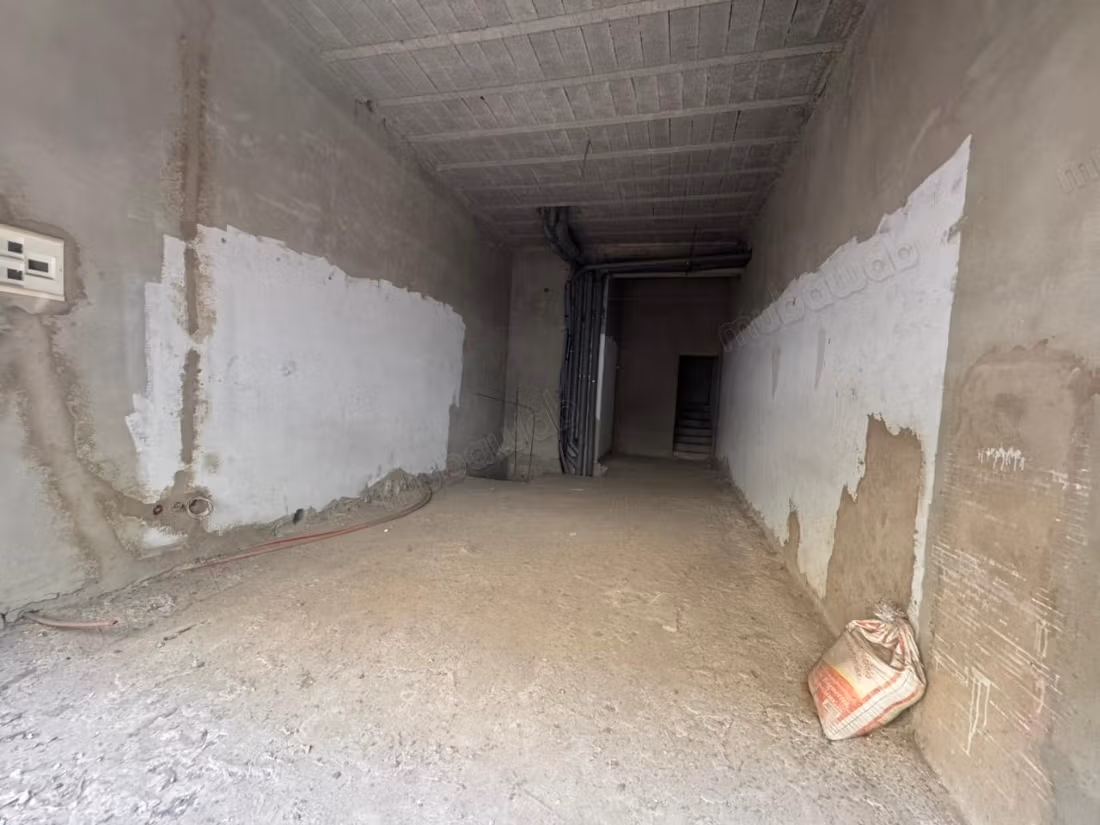Local comercial nuevo 76m² Racine, calle Molière