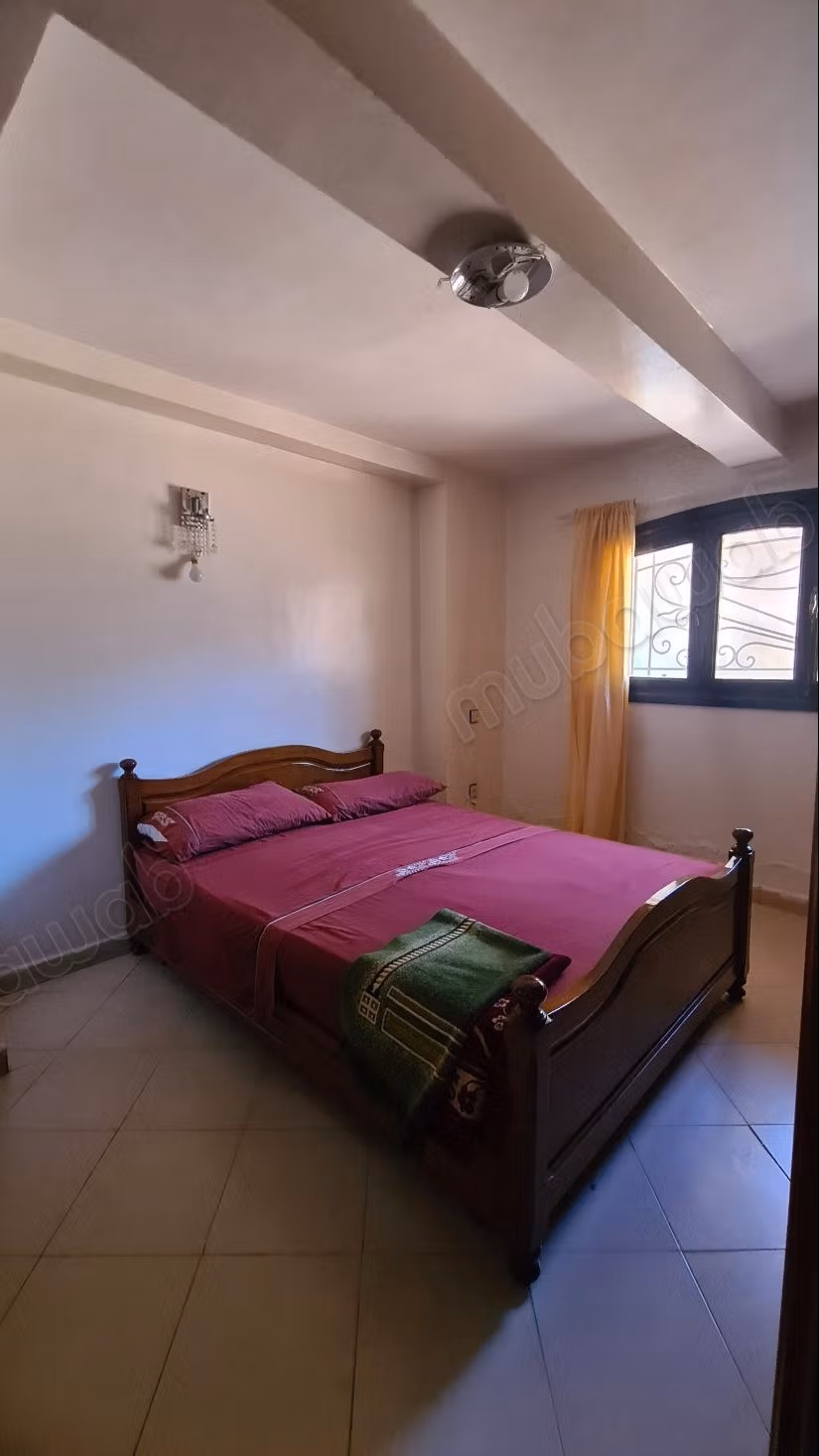 Affitto stagionale villa di lusso a Ennajd. Superficie totale di 120 m². Terrazza e giardino