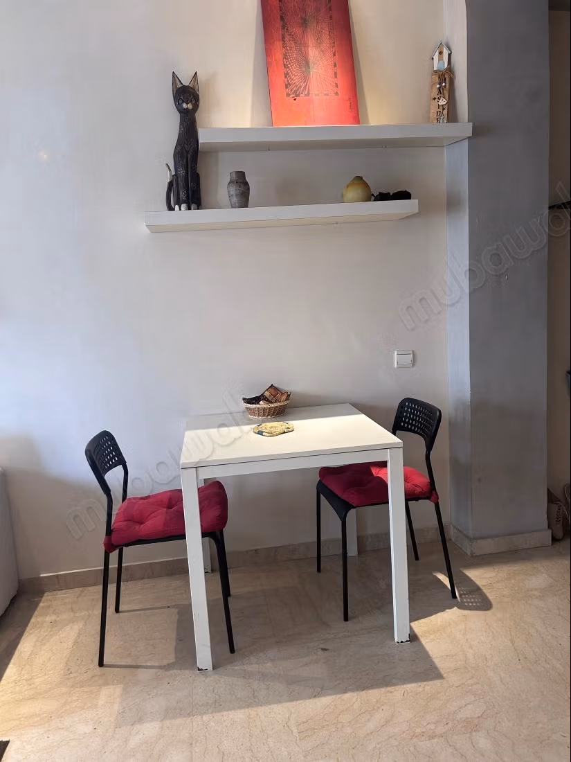 Bellissimo appartamento in affitto a Mers Sultan. Superficie 50 m². Arredato