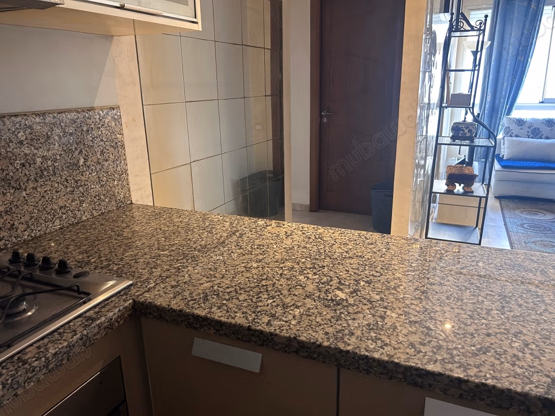 Bellissimo appartamento in affitto a Mers Sultan. Superficie 50 m². Arredato