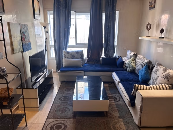 Très bel appartement en location à Mers Sultan.
Superficie 50 m².
Meublé