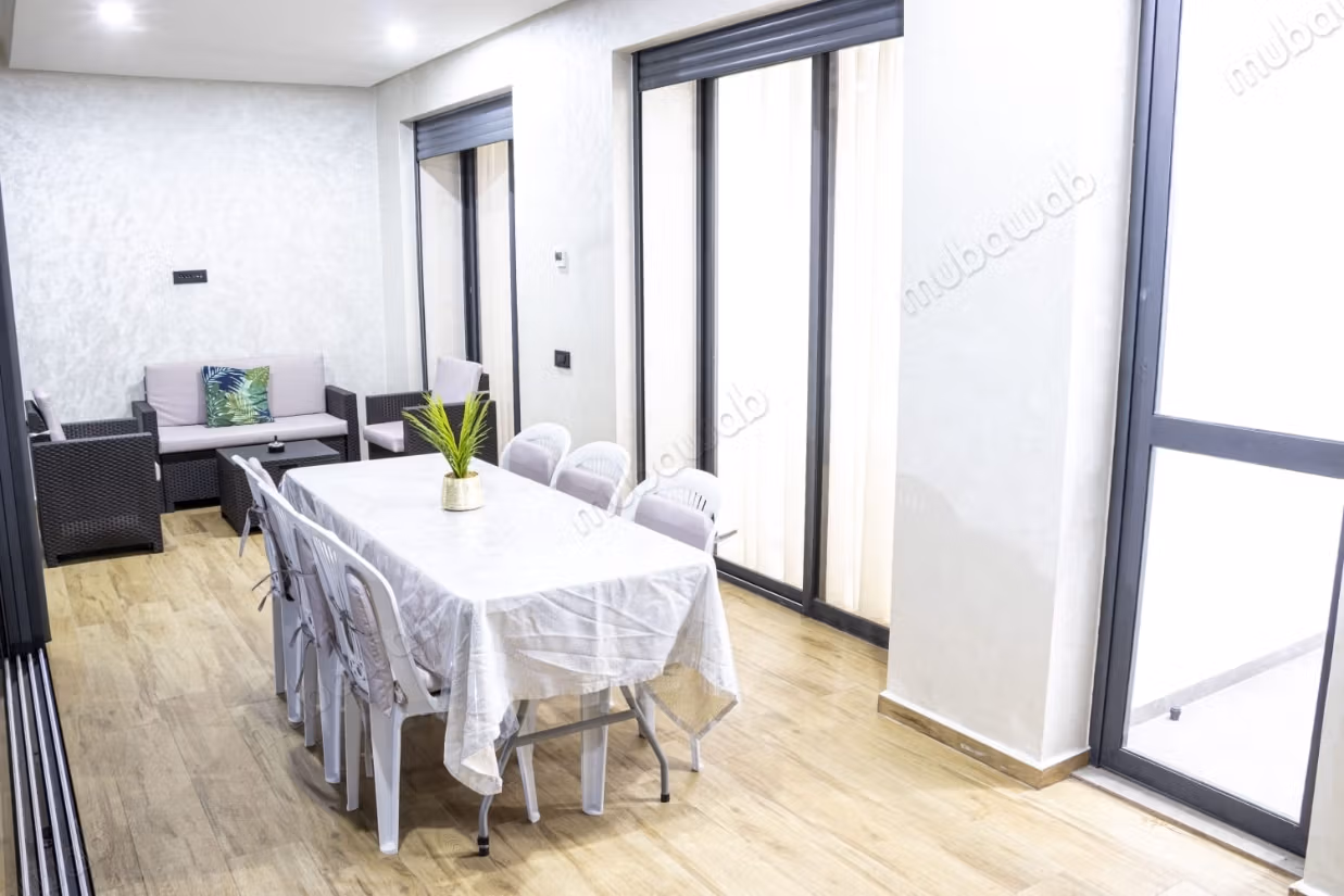 Appartamenti in affitto a Dar Bouazza. 2 camere belle. Balcone e giardino