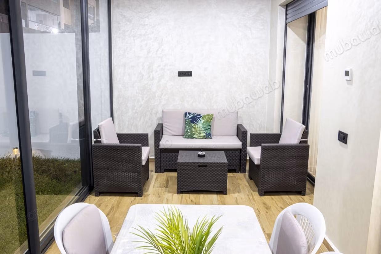 Appartamenti in affitto a Dar Bouazza. 2 camere belle. Balcone e giardino