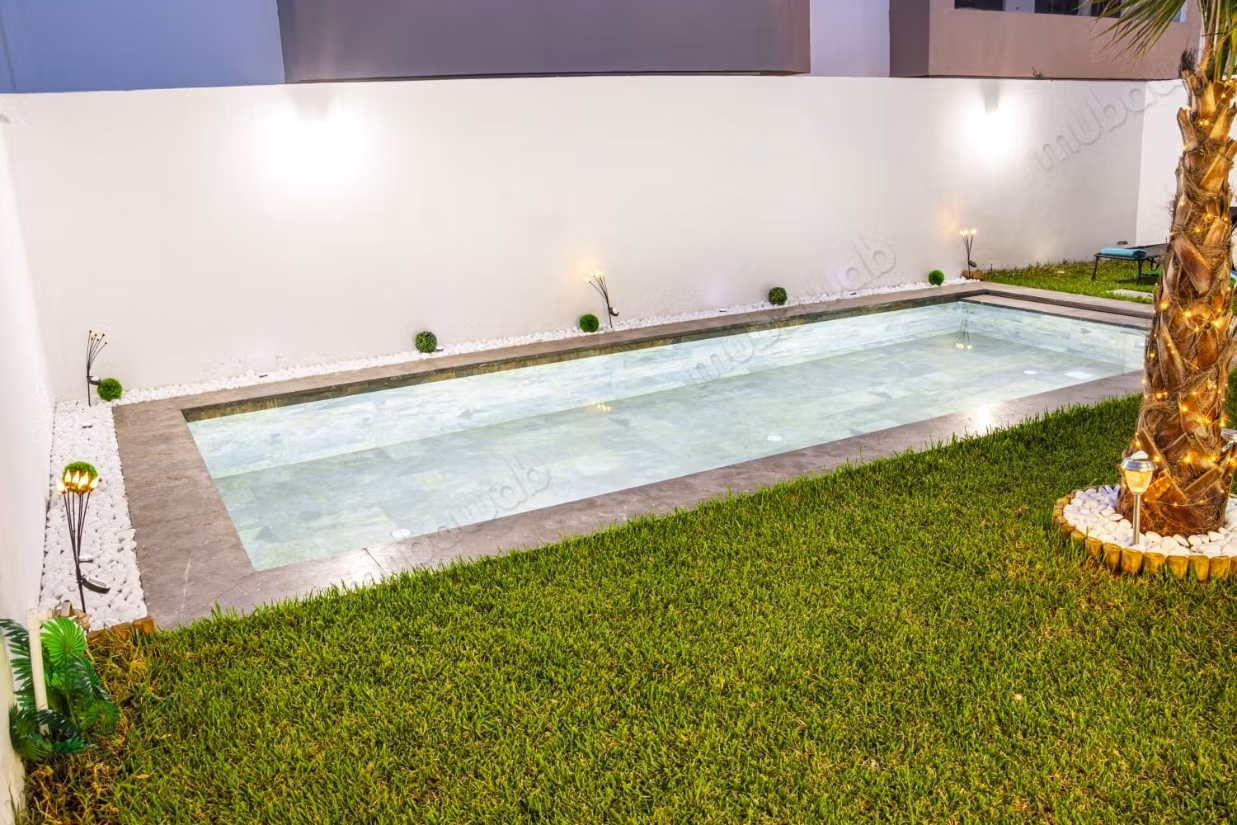 Appartamenti in affitto a Dar Bouazza. 2 camere belle. Balcone e giardino