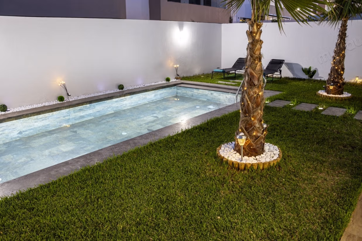 Appartamenti in affitto a Dar Bouazza. 2 camere belle. Balcone e giardino
