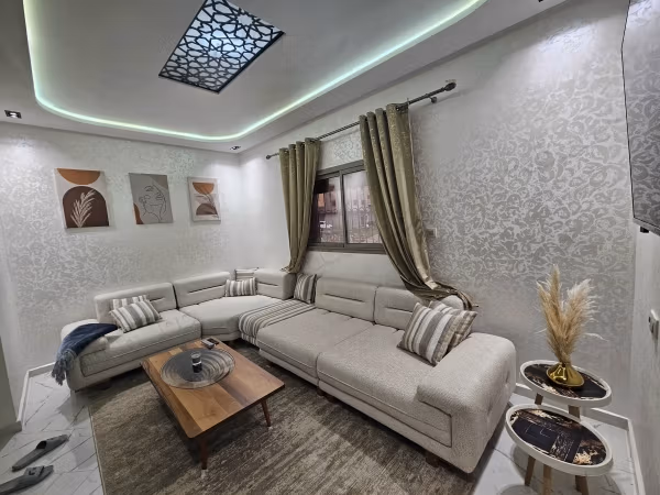 Appartements à louer à Azrou. 2 chambres agréables. Environnement calme avec vue montagne, double vitrage
