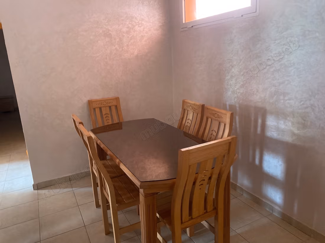 Location d'un appartement à Ain Mezouar. Surface totale 80 m². Jardin et ascenseur