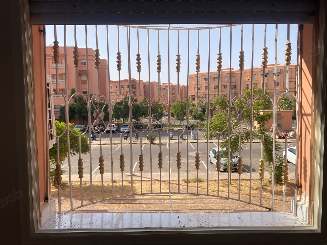 Location d'un appartement à Ain Mezouar. Surface totale 80 m². Jardin et ascenseur