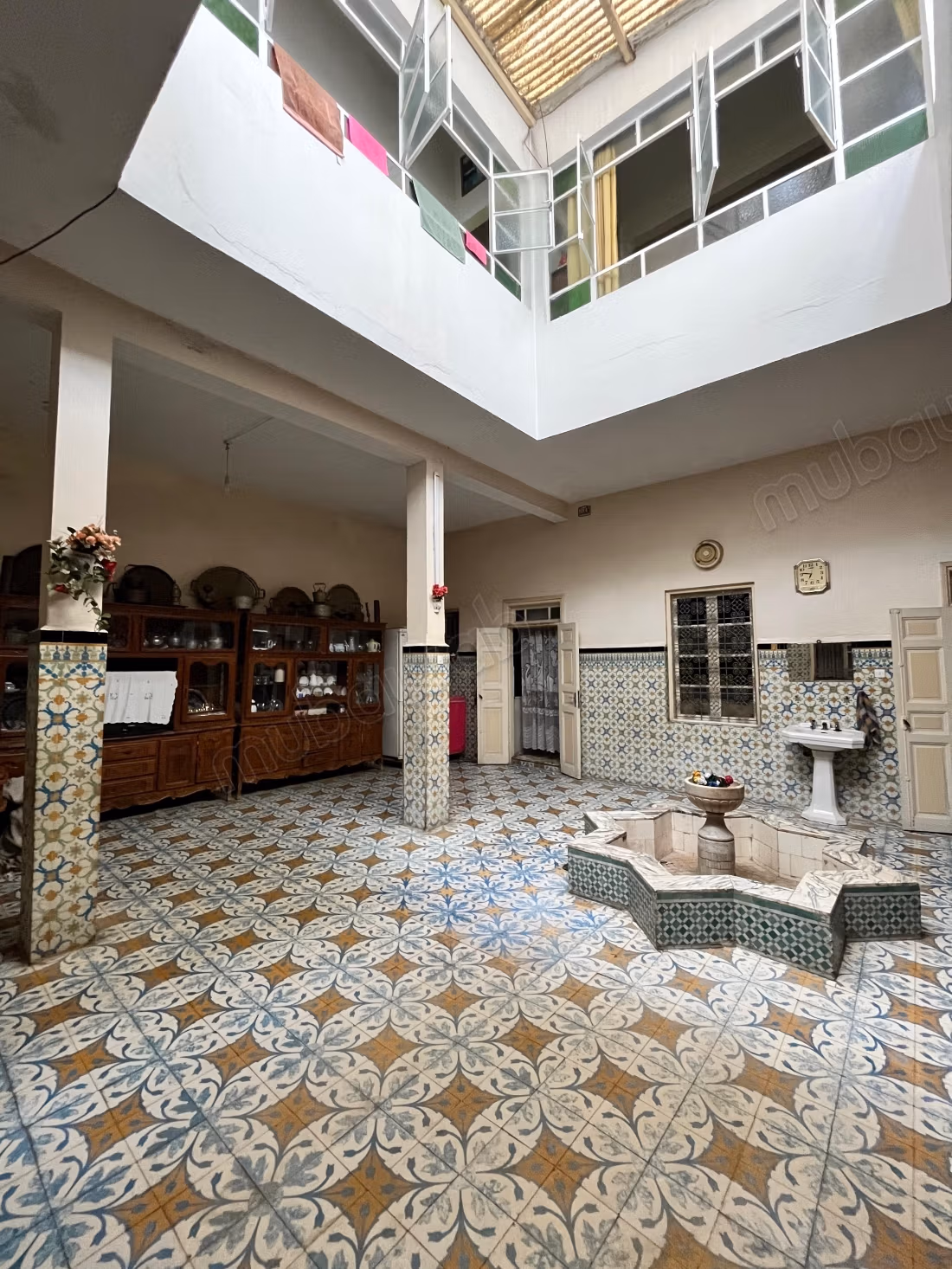 Prachtige riad te koop in de Oude Medina. 7 mooie kamers. Traditionele Marokkaanse lounge