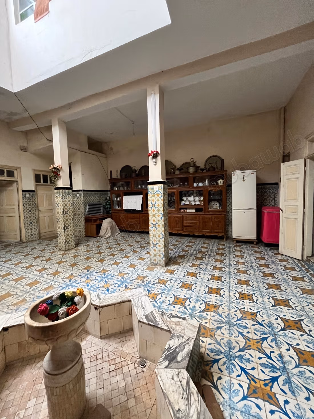 Prachtige riad te koop in de Oude Medina. 7 mooie kamers. Traditionele Marokkaanse lounge