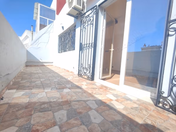 For rent apartment terrace next to Lyautey high school