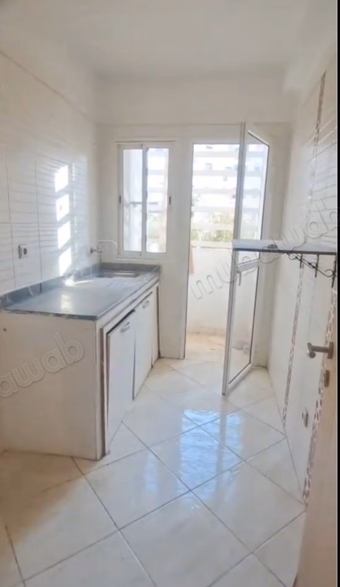 Vend appartement à Hay Mohammadi. 
3 grandes pièces — 3