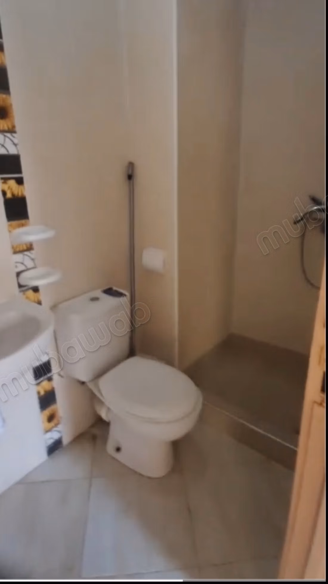 Vend appartement à Hay Mohammadi. 
3 grandes pièces — 6