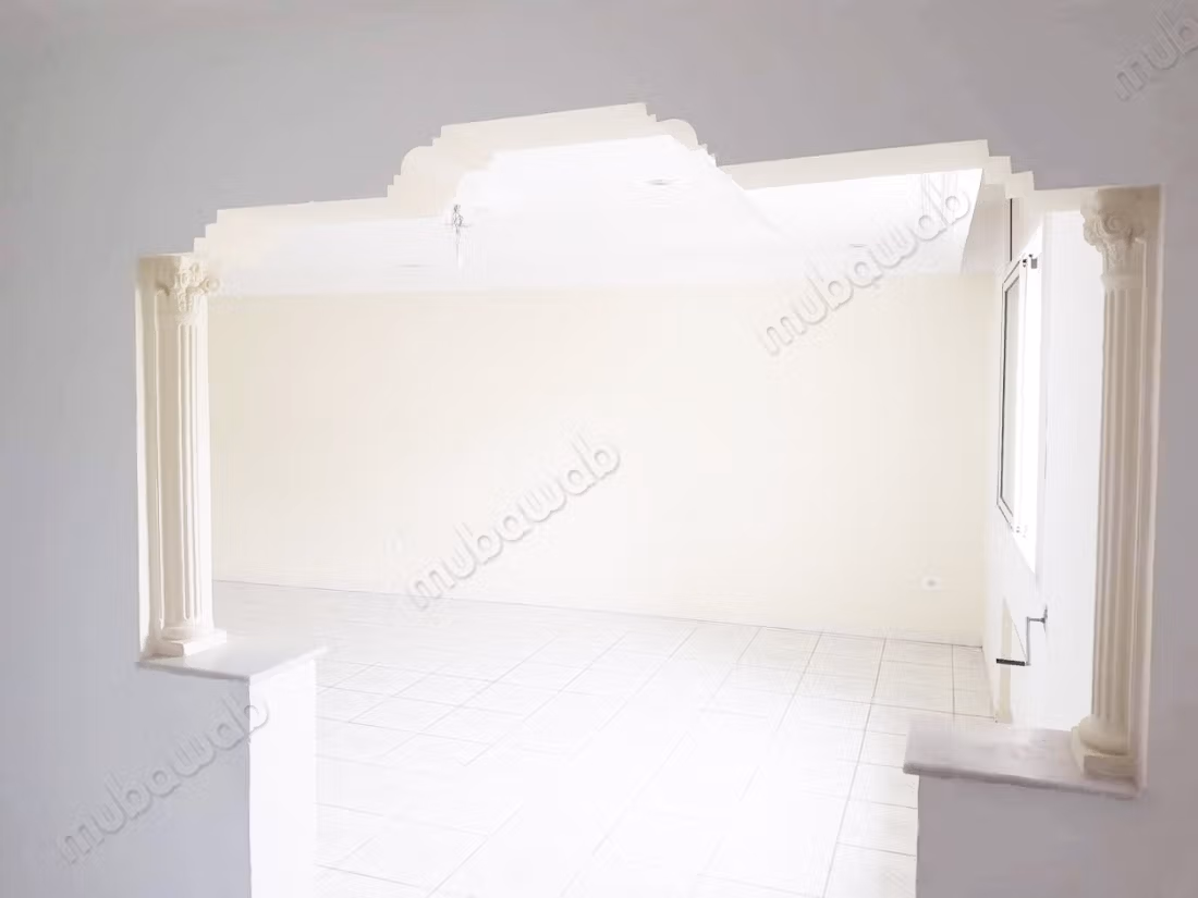 Vente d'un bel appartement à Le Bardo. 
4 chambres agréables. 
Porte blindée et chauffage central