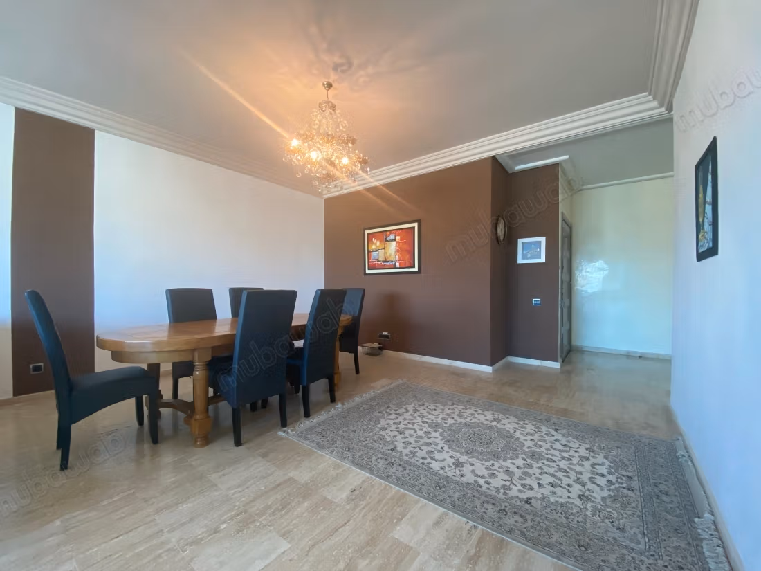 Location saisonnière en Centre. Surface totale 145 m². Salon typique marocain, résidence sécurisée