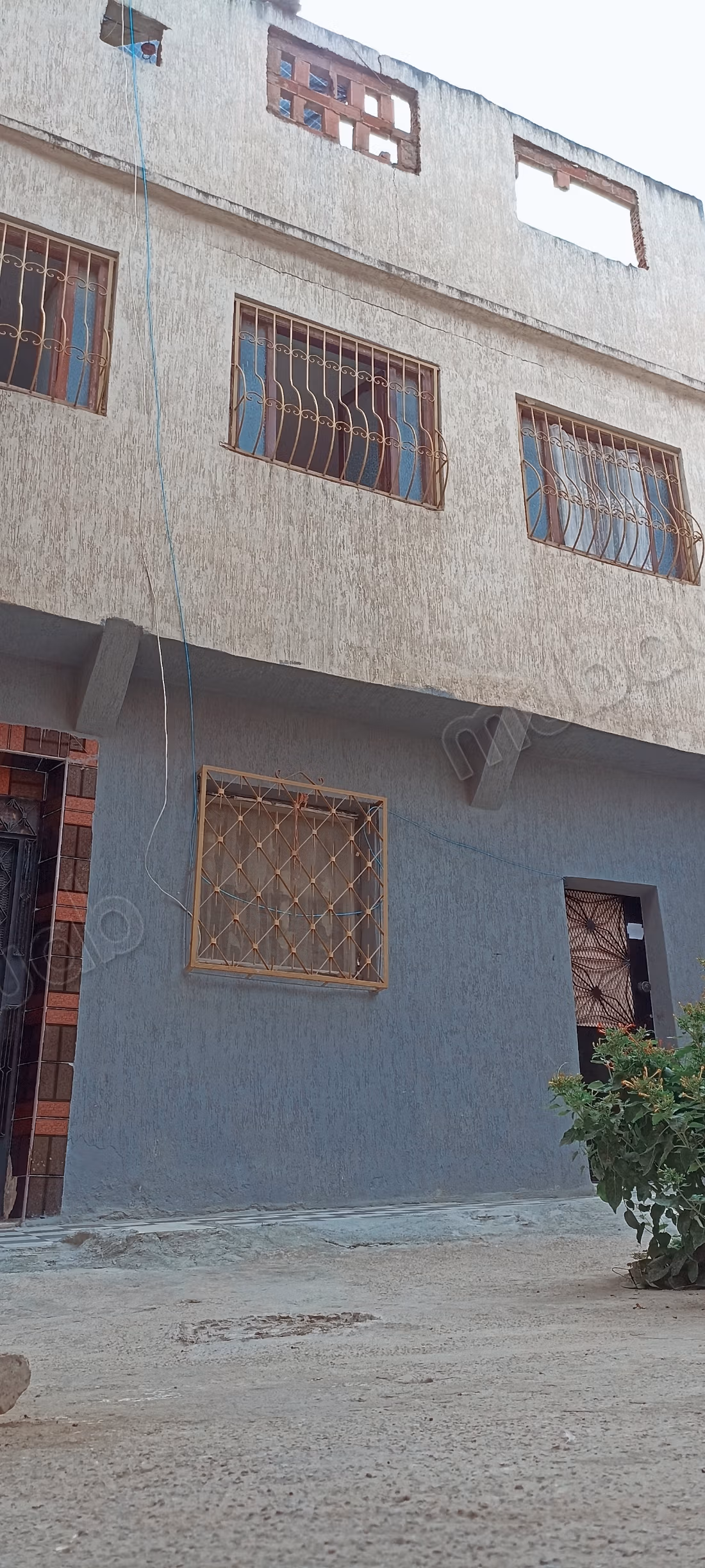 Vente d'une maison à la vieille ville de Beni Makada. 2 pièces confortables. Espace vert