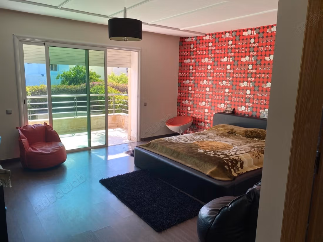 Somptueuse Villa meublée de 1000 M2 a louer sur Californie avec piscine, grand jardin et piscine
