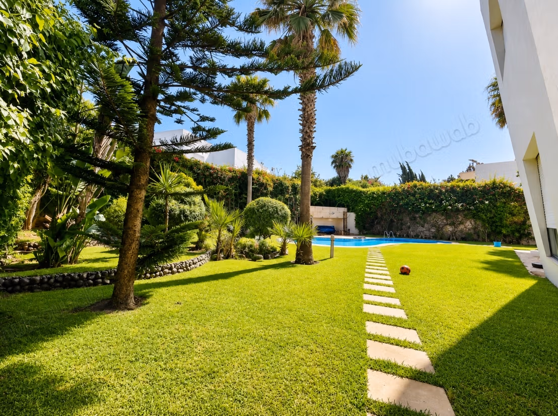 Somptueuse Villa meublée de 1000 M2 a louer sur Californie avec piscine, grand jardin et piscine