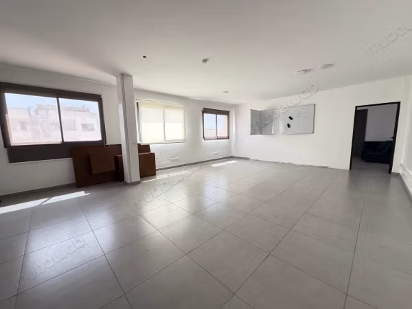 Bureau professionnel de 78 m² sur l'Avenue H2