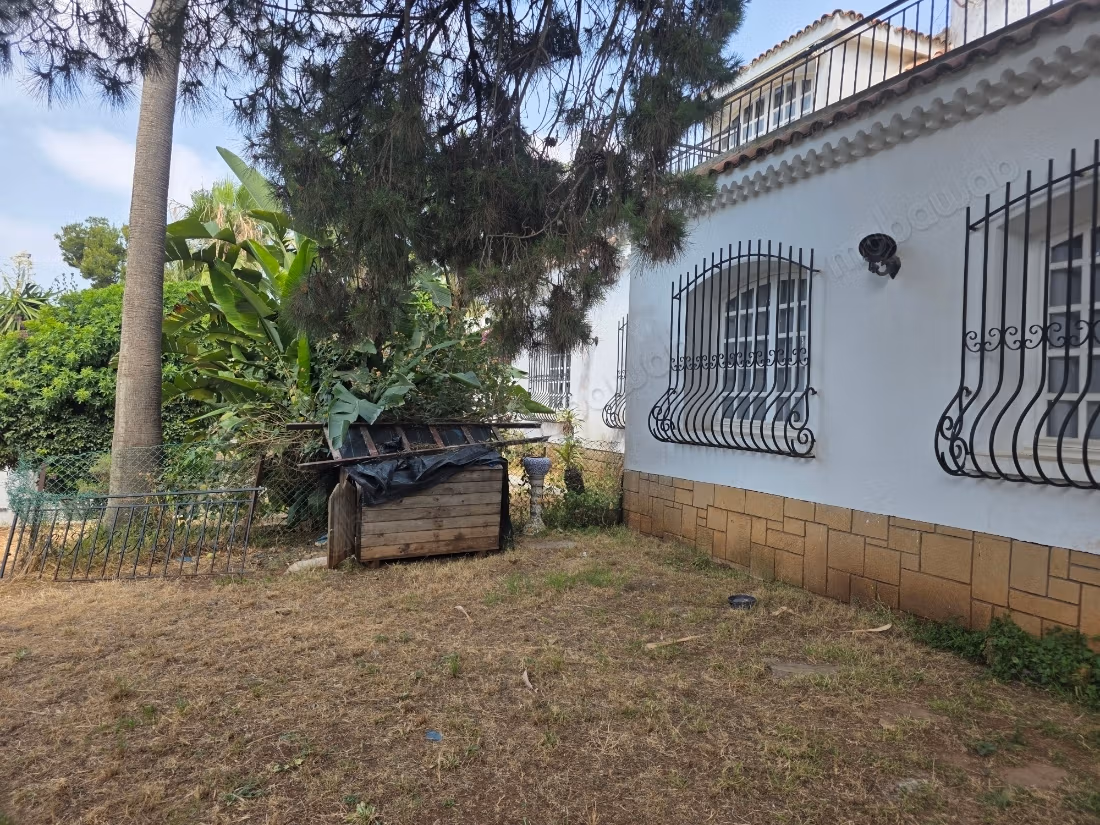 Villa da ristrutturare nel quartiere Anfa