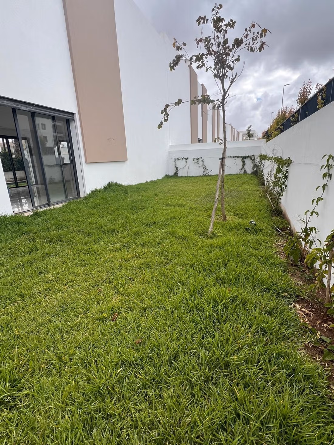 Villa nuova in affitto città verde bouskoura