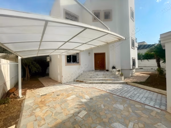 Villa S4 avec jardin, L'Aouina