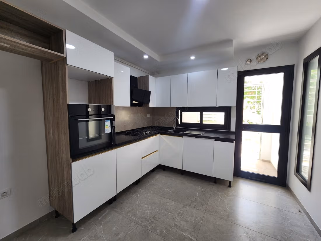 A vendre s3 à la Soukra au RDC avec jardin